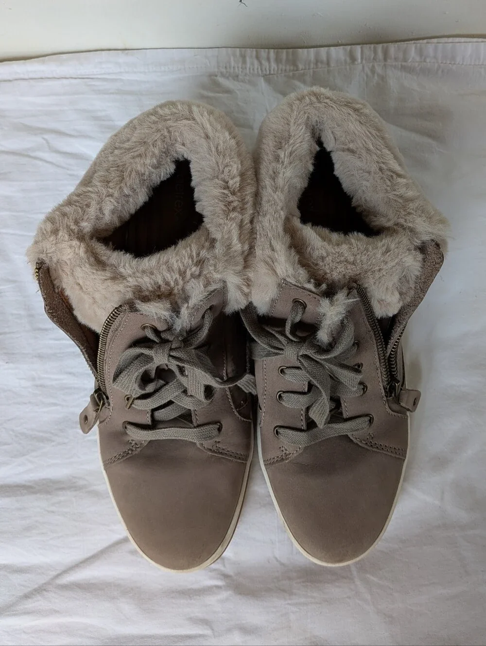 Aetrex Dylan Arch Support Sneaker Zip Sides Lace Up Fur Trim EUC